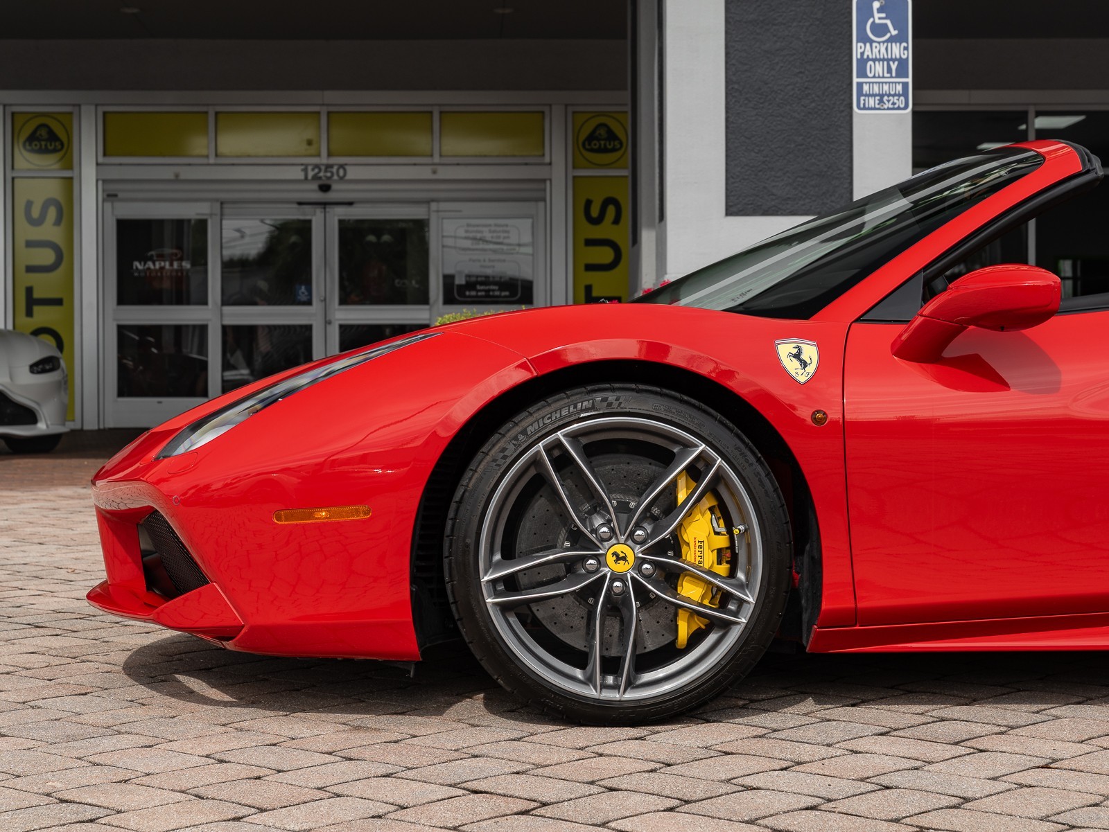 2019 Ferrari 488 Spider photo 8
