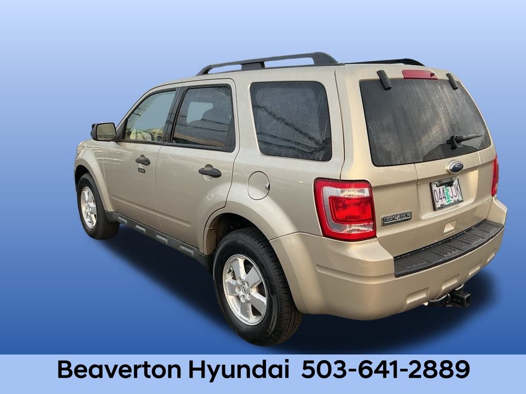2010 Ford Escape XLT photo 2
