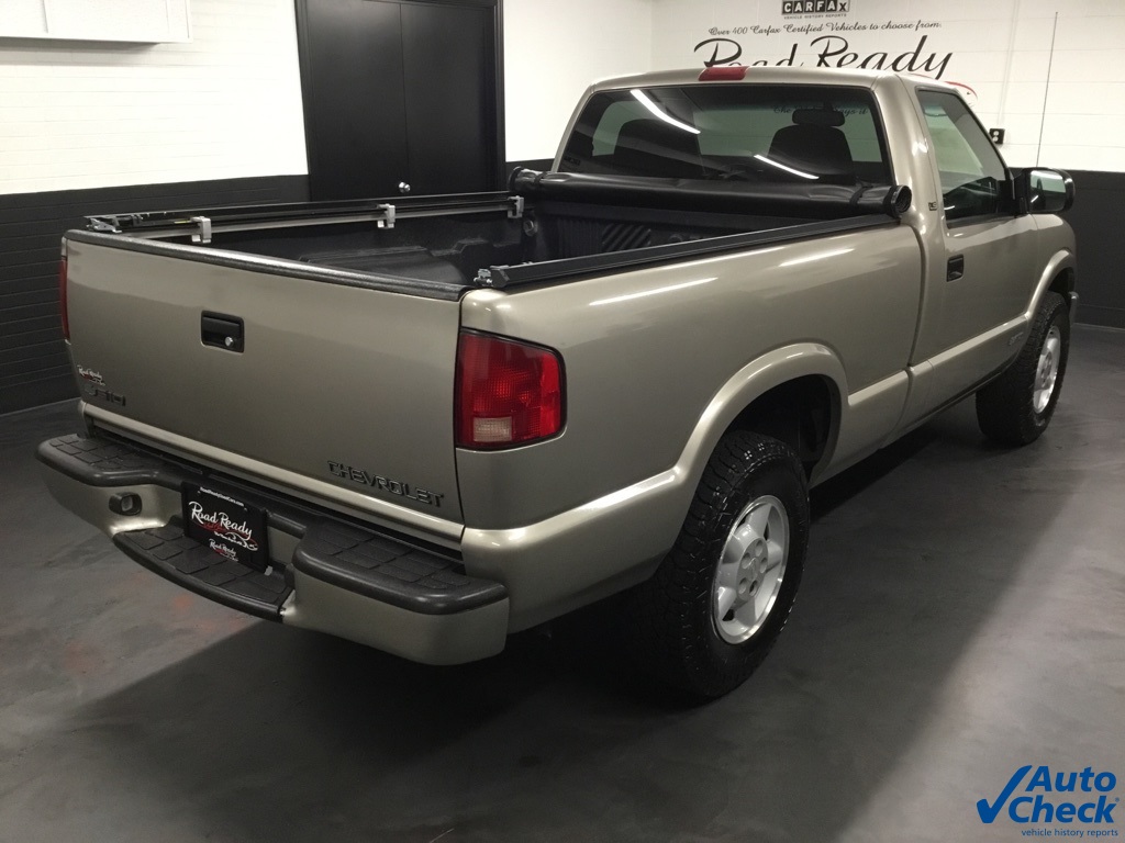 2000 Chevrolet S-10 Pickup photo 11
