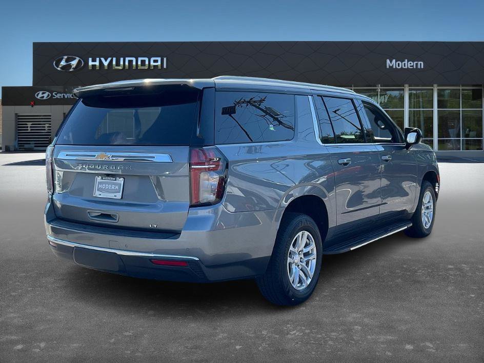 2021 Chevrolet Suburban LT photo 3