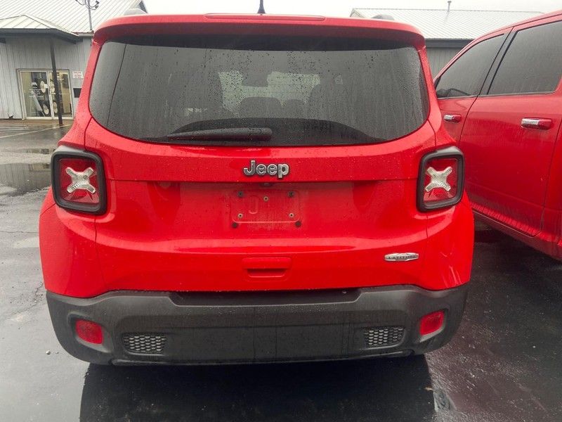 2021 Jeep Renegade Latitude photo 4