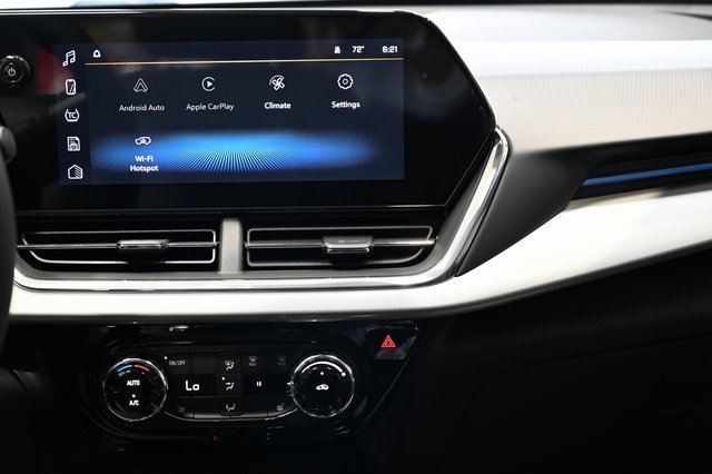 2025 Chevrolet Trax LT photo 14