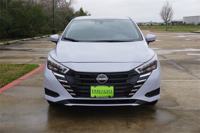 2025 Nissan Versa SV photo 2