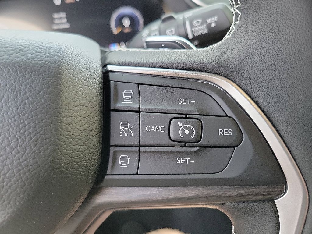 2025 Jeep Grand Cherokee Limited photo 4