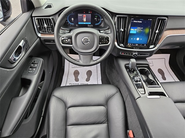 2023 Volvo S60 Recharge T8 Plus photo 9