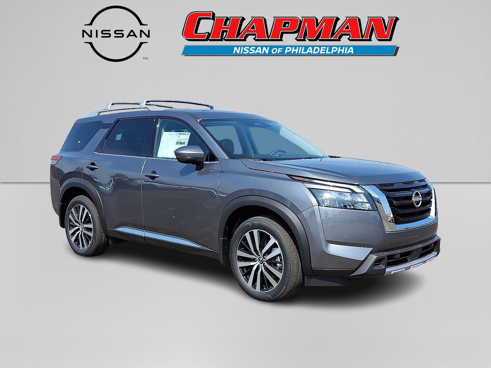 2025 Nissan Pathfinder Platinum's photo
