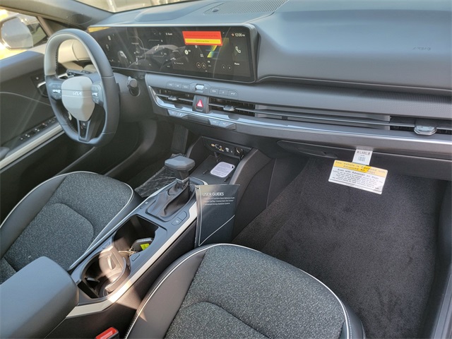 2025 Kia K4 GT-Line photo 16