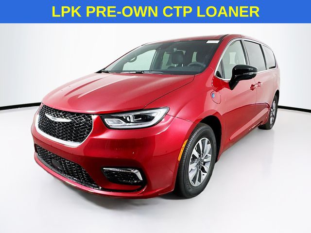 2025 Chrysler Pacifica Hybrid photo 3