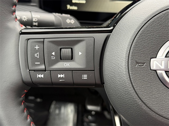 2025 Nissan Kicks SR photo 14