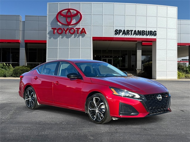 2023 Nissan Altima SR's photo