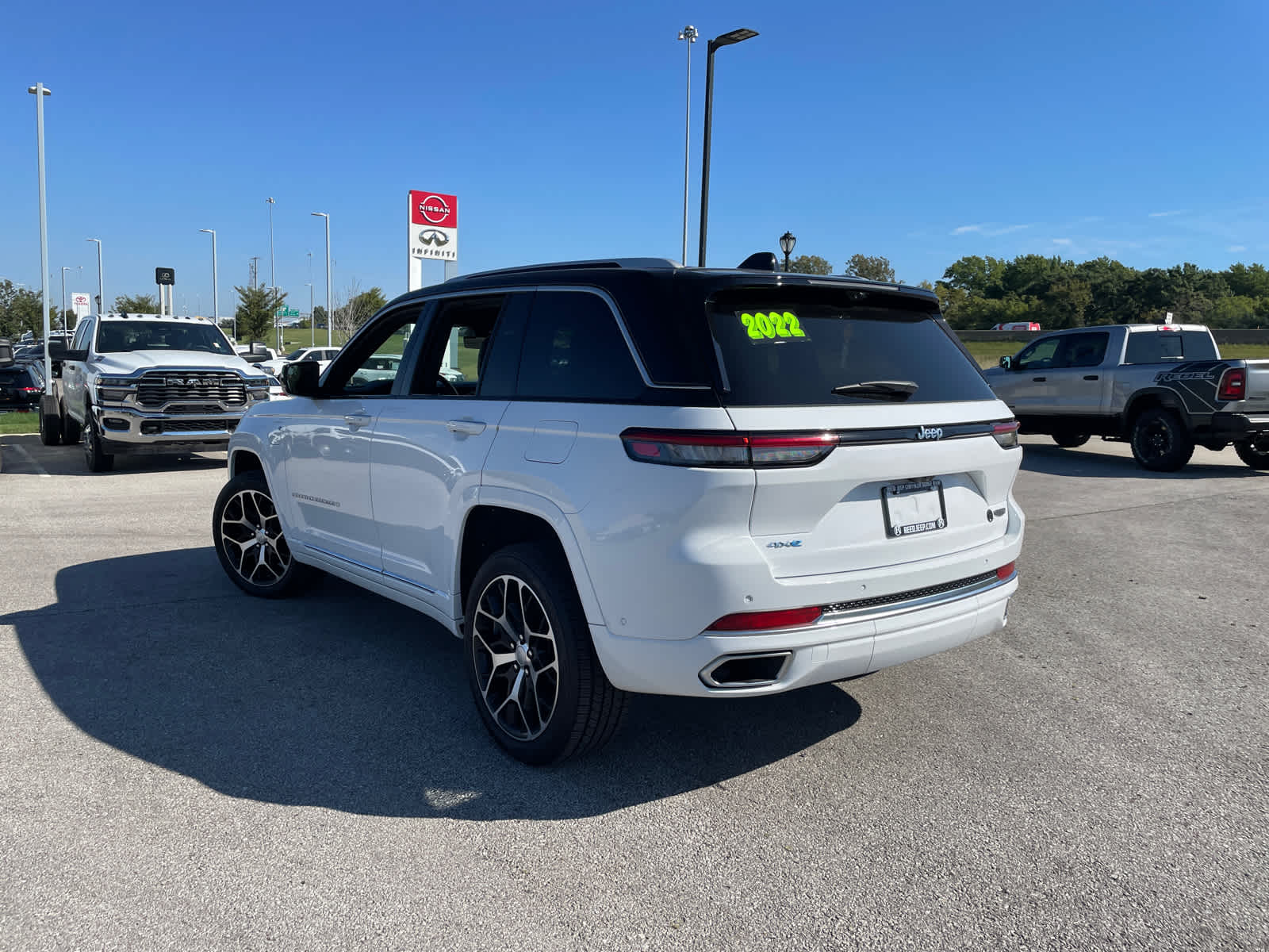 2022 Jeep Cherokee Summit 4xe photo 7