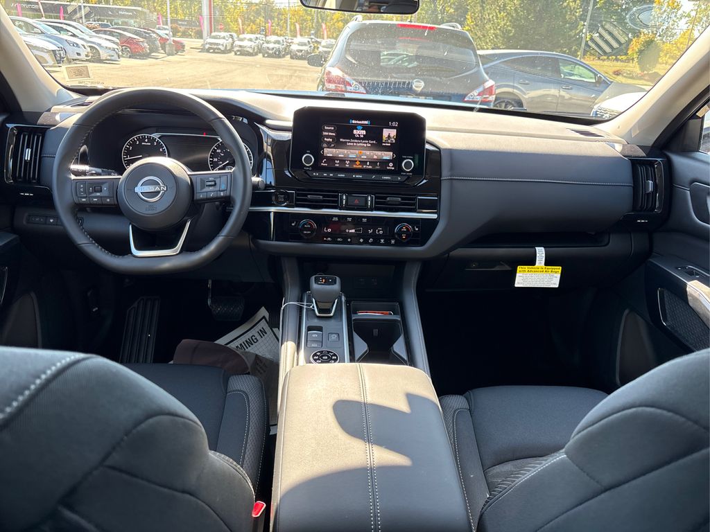 2025 Nissan Pathfinder SV photo 18