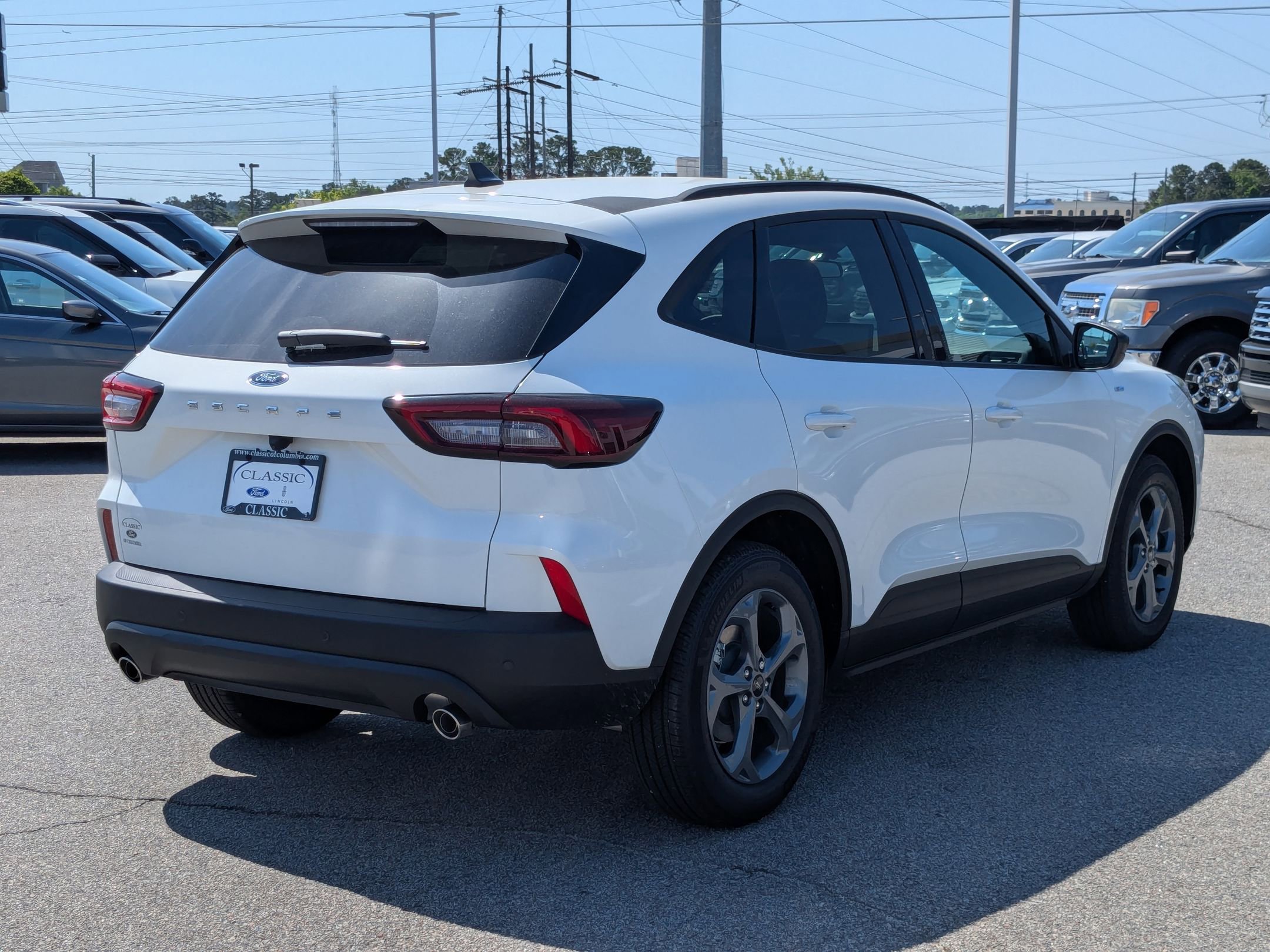 2025 Ford Escape ST-Line photo 4