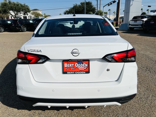 2025 Nissan Versa 1.6 S photo 3