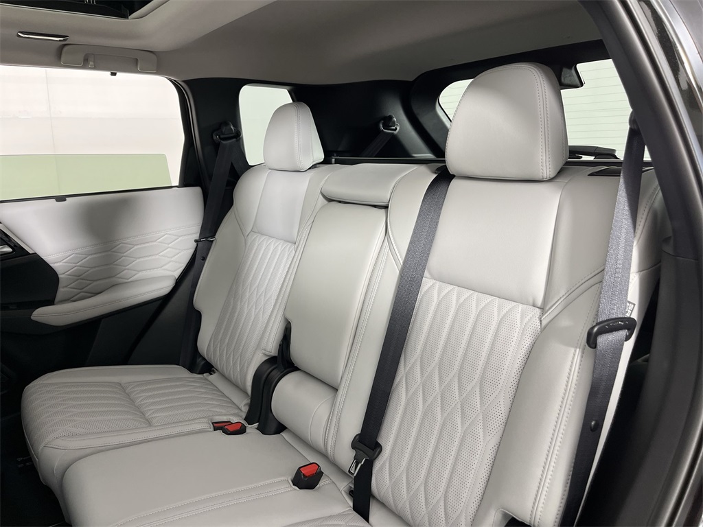 2025 Mitsubishi Outlander PHEV SEL Platinum photo 14