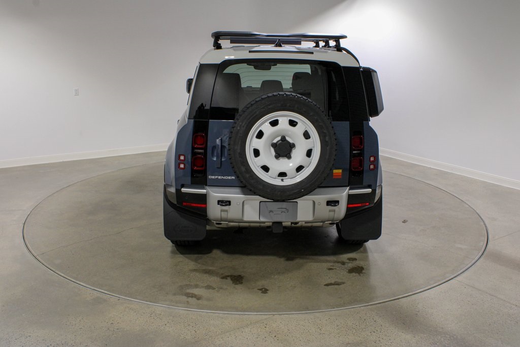 2025 Land Rover Defender 110 S photo 4