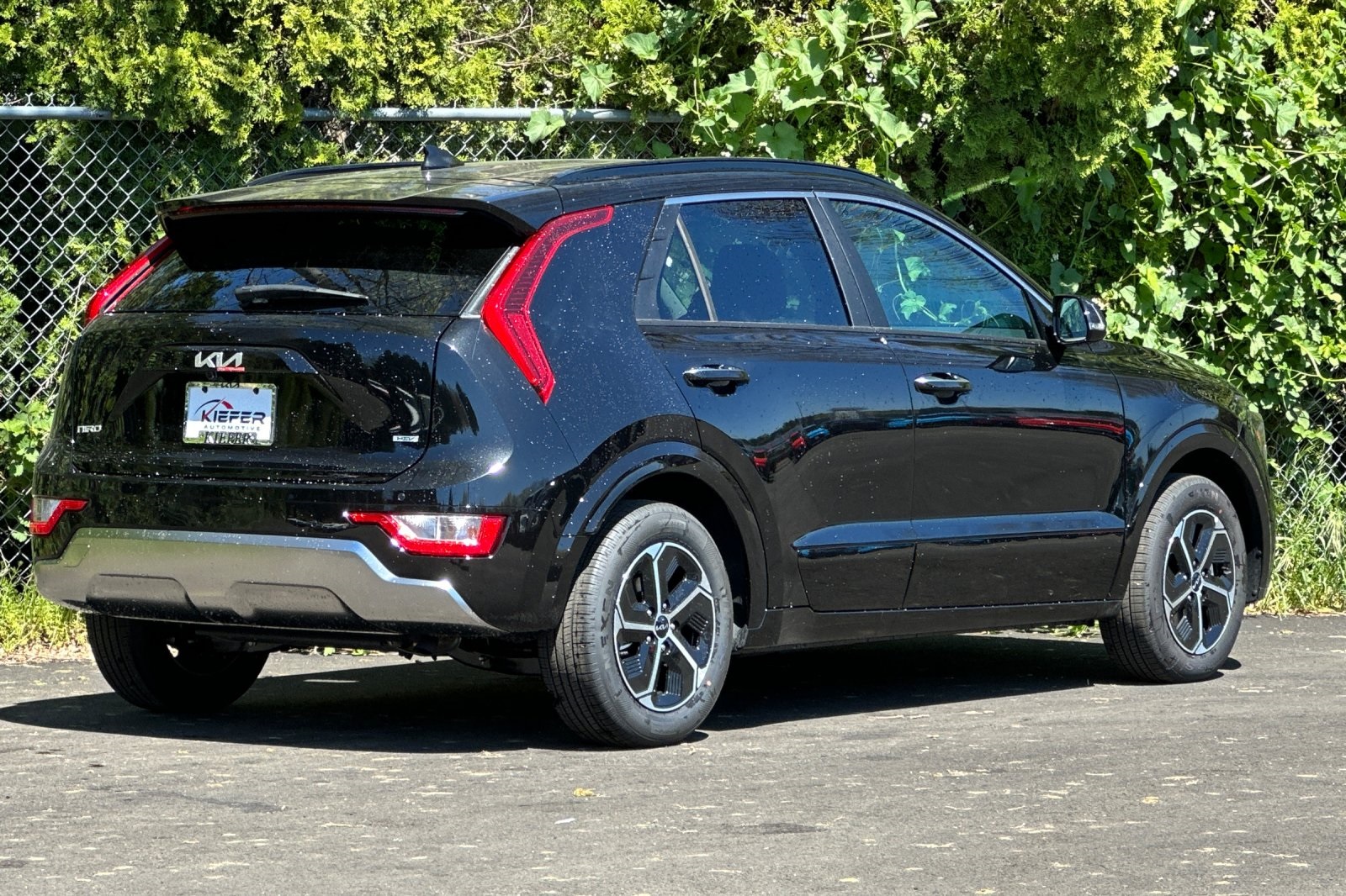 2025 Kia Niro SX Touring photo 2