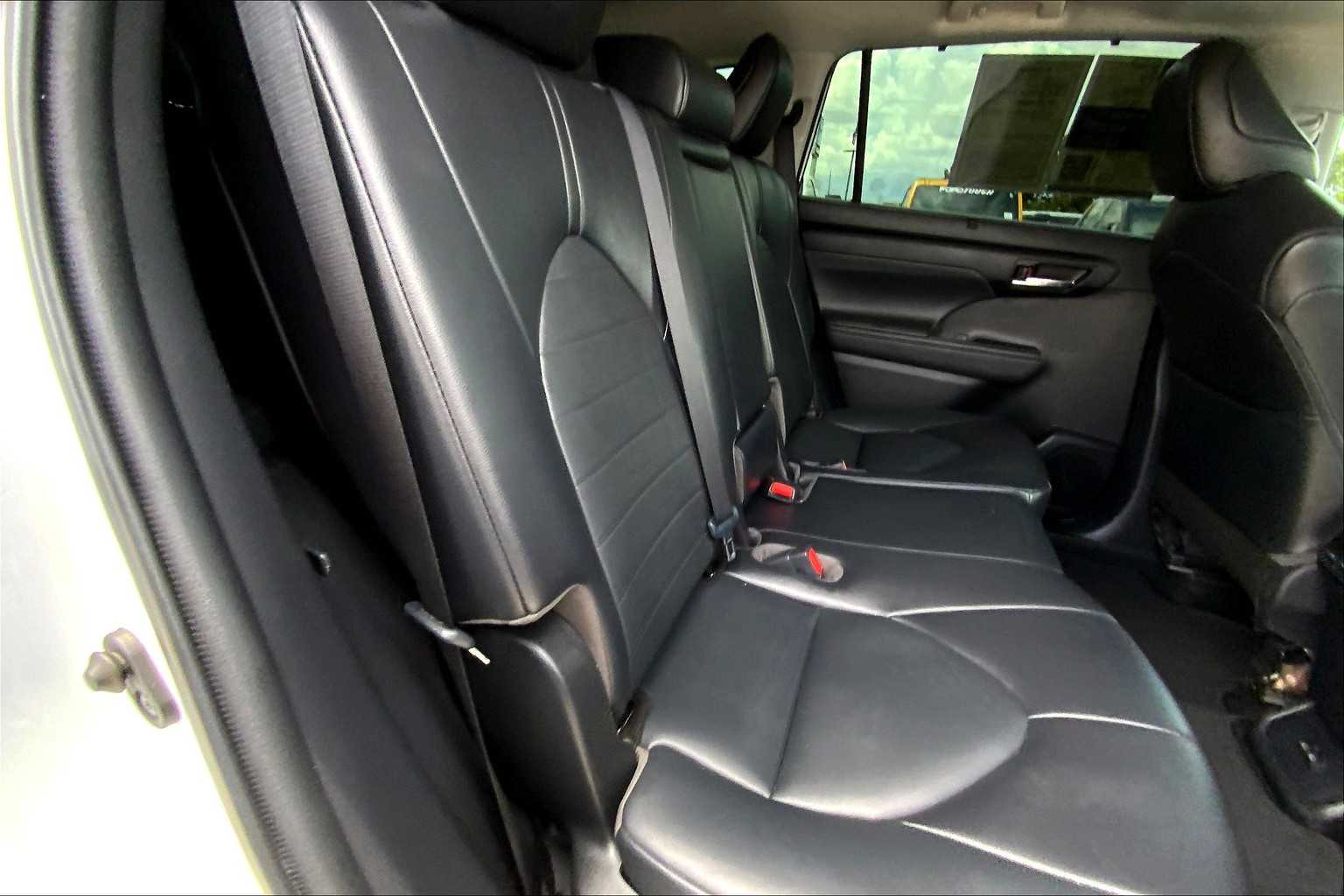 2022 Toyota Highlander XLE photo 17
