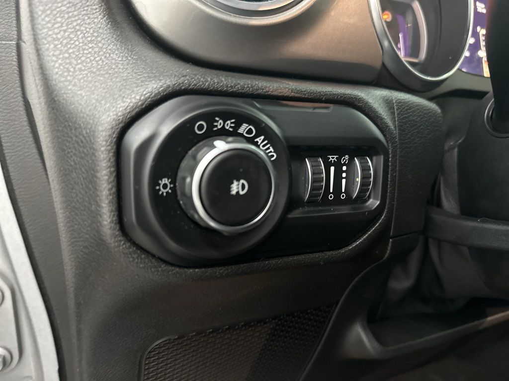 2020 Jeep Wrangler Unlimited Sahara photo 14