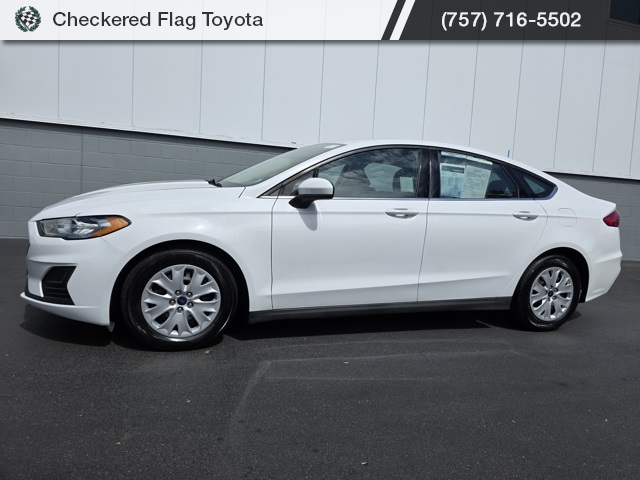 2020 Ford Fusion S photo 2