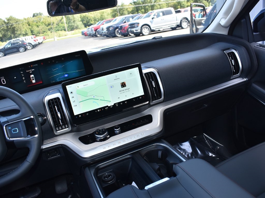 2025 Ford Expedition MAX photo 15