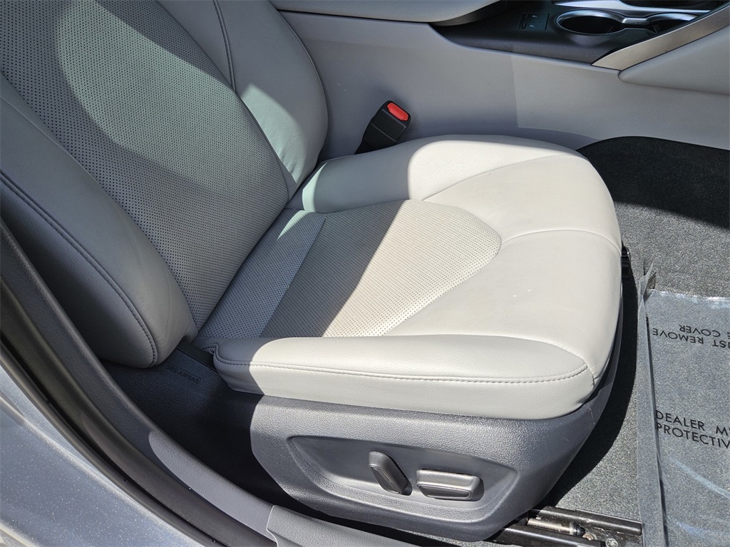 2022 Toyota Camry XLE photo 34