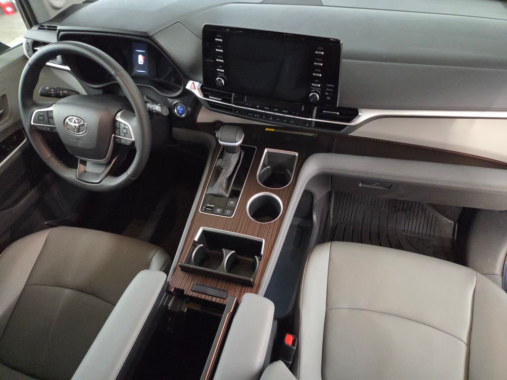 2024 Toyota Sienna XLE photo 26