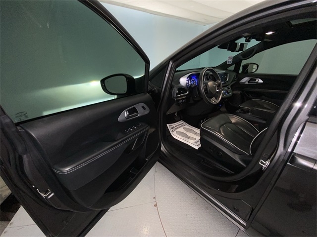 2020 Chrysler Pacifica Limited photo 11