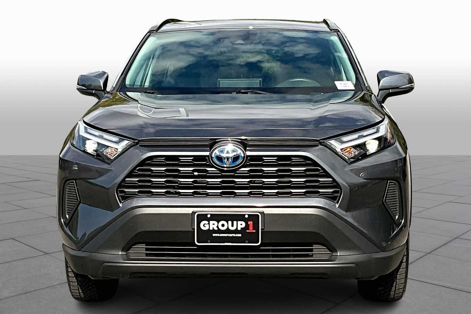 2024 Toyota RAV4 Hybrid XLE photo 3