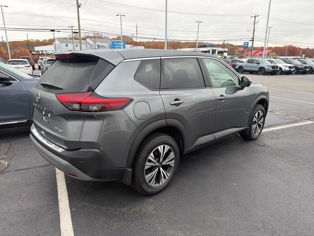 2022 Nissan Rogue SV photo 4