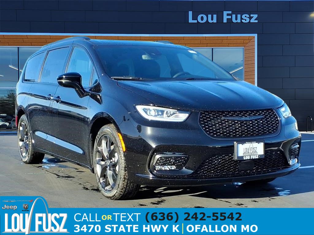 2026 Chrysler Pacifica Select's photo