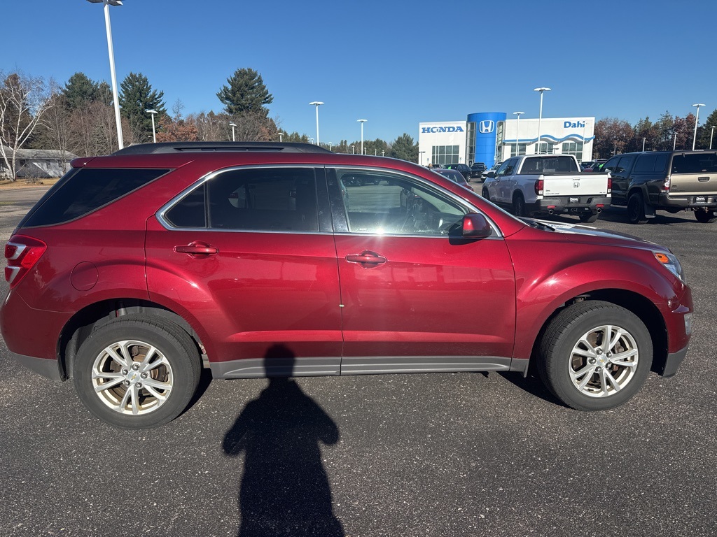2017 Chevrolet Equinox LT photo 2
