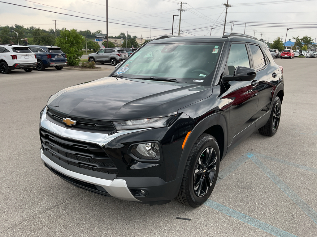 2023 Chevrolet Trailblazer LT photo 2