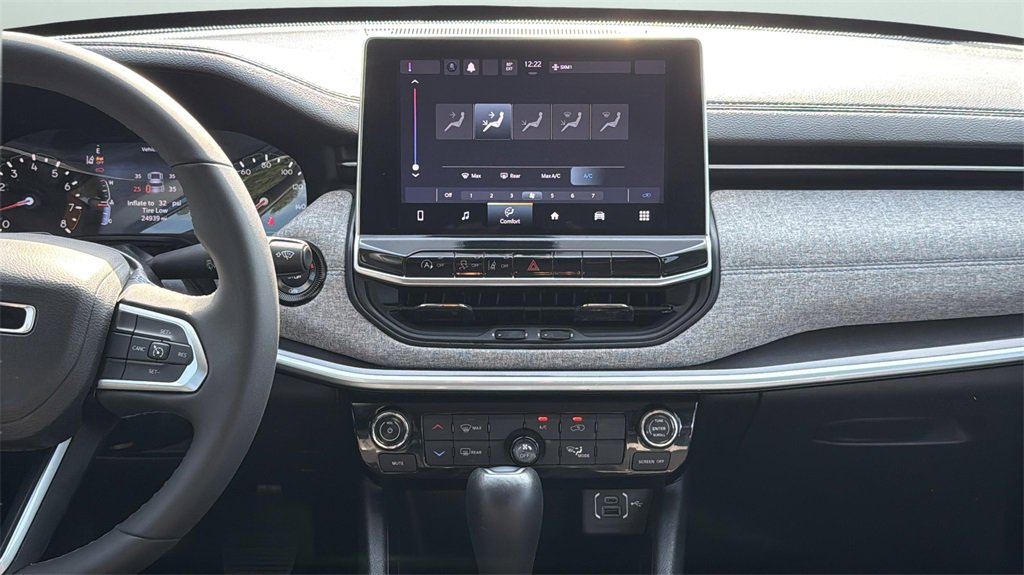 2022 Jeep Compass Latitude photo 12