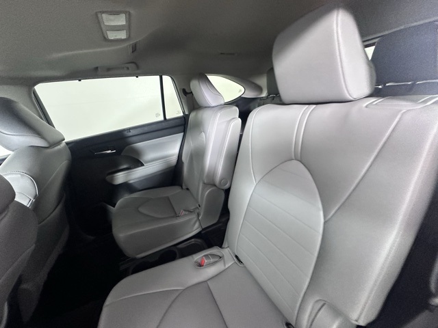 2021 Toyota Highlander XLE photo 14
