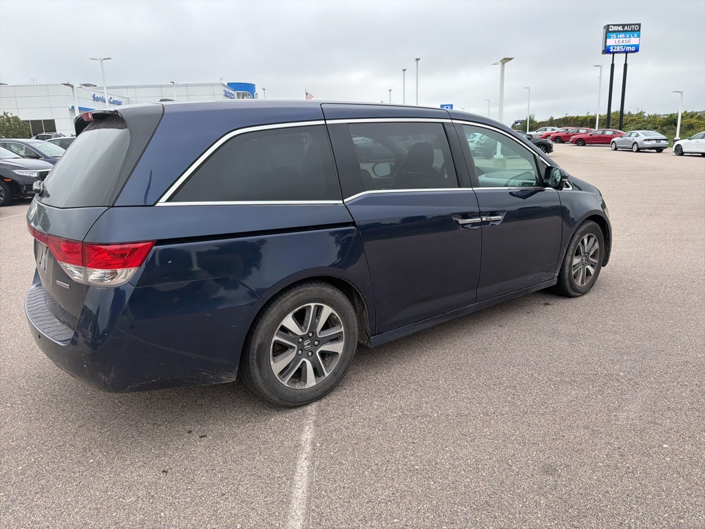 2014 Honda Odyssey Touring photo 3