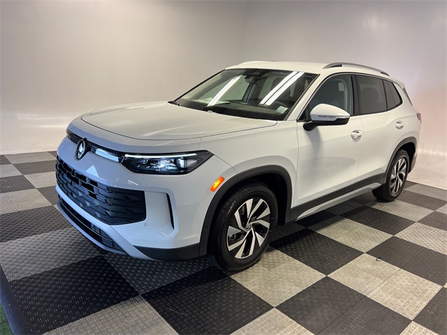 2025 Volkswagen Tiguan S photo 3