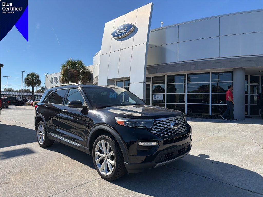 2022 Ford Explorer Platinum's photo