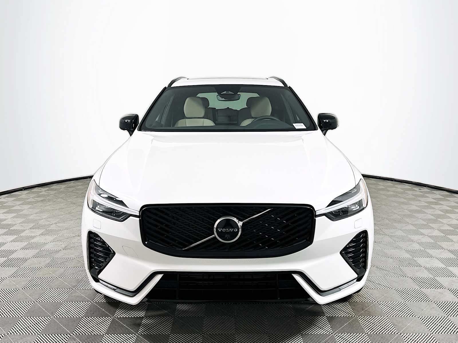 2026 Volvo XC60 B5 Plus photo 2