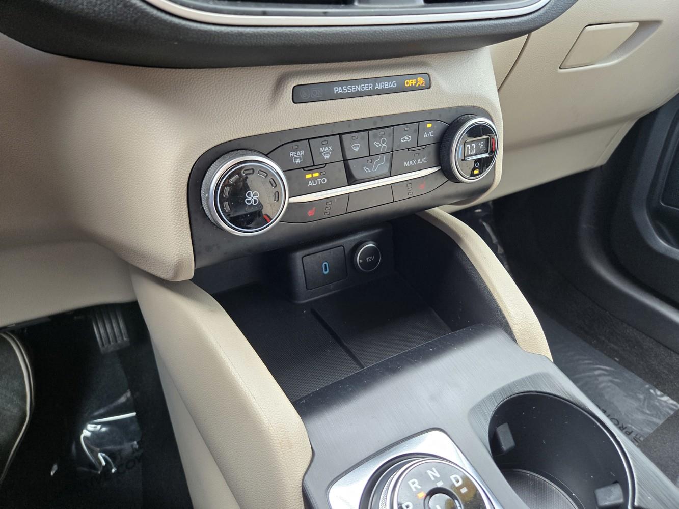 2020 Ford Escape SE photo 10