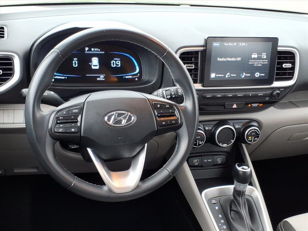 2024 Hyundai Venue SEL photo 4