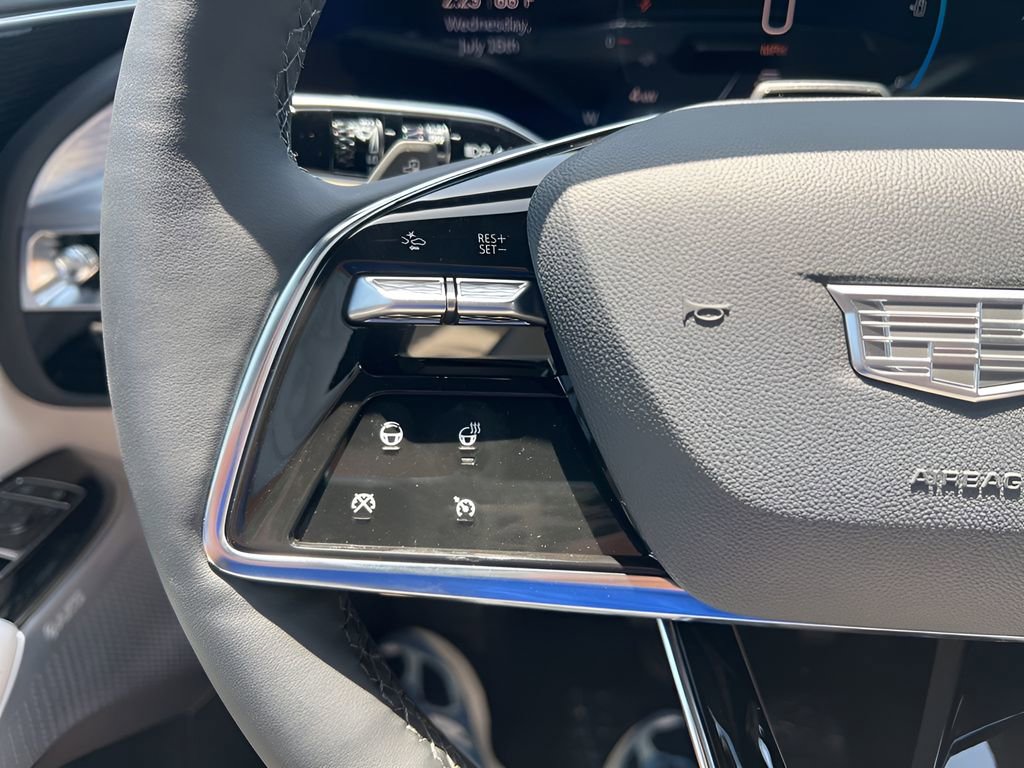2025 Cadillac Lyriq Luxury photo 31