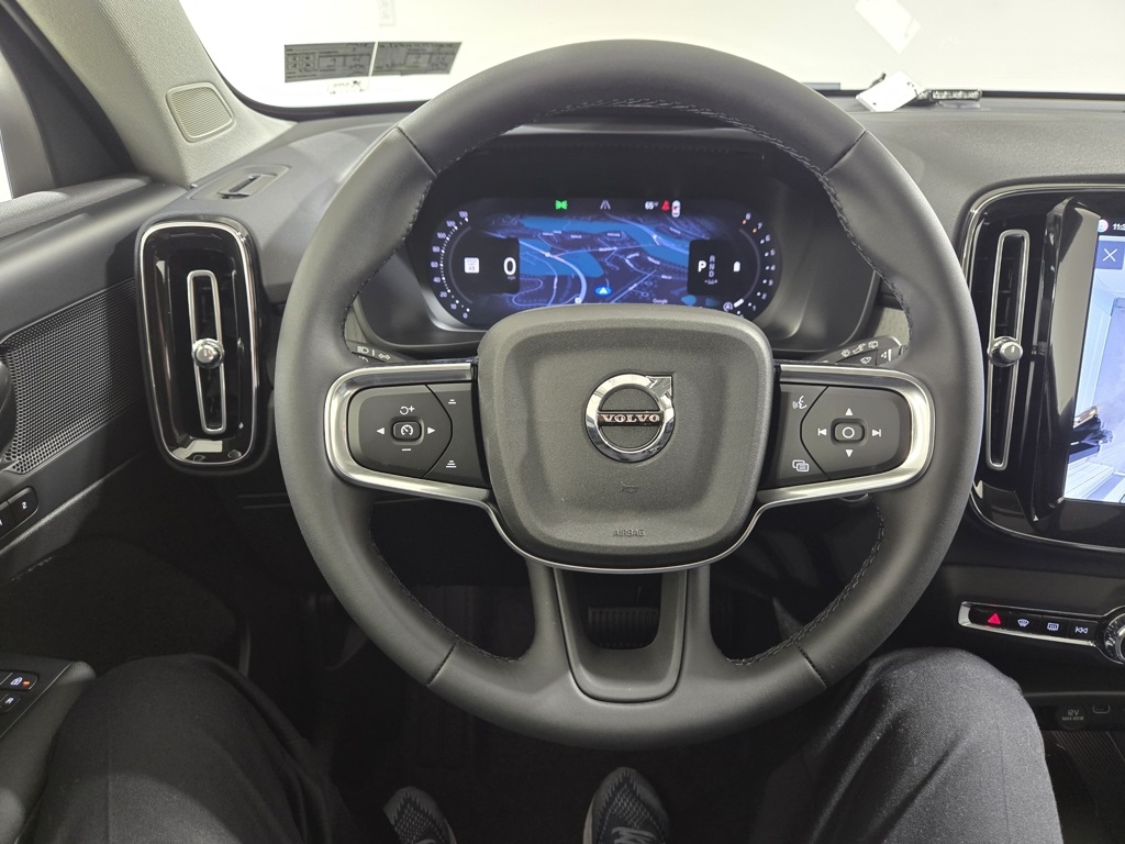 2026 Volvo XC40 Plus photo 18