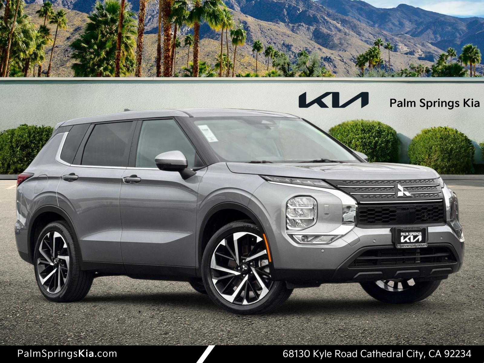 2024 Mitsubishi Outlander SE's photo