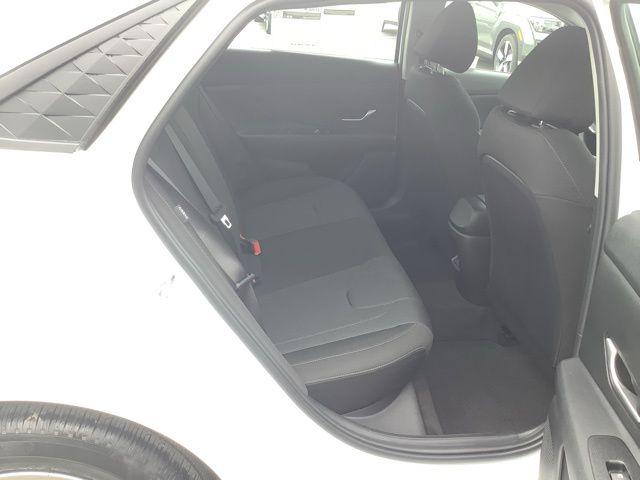 2025 Hyundai Elantra SE photo 11