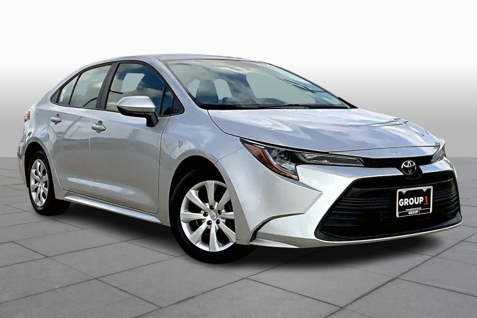 2023 Toyota Corolla LE photo 2
