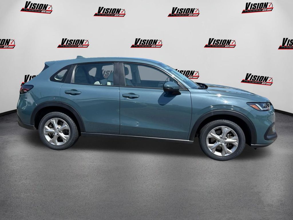 2025 Honda HR-V LX photo 4