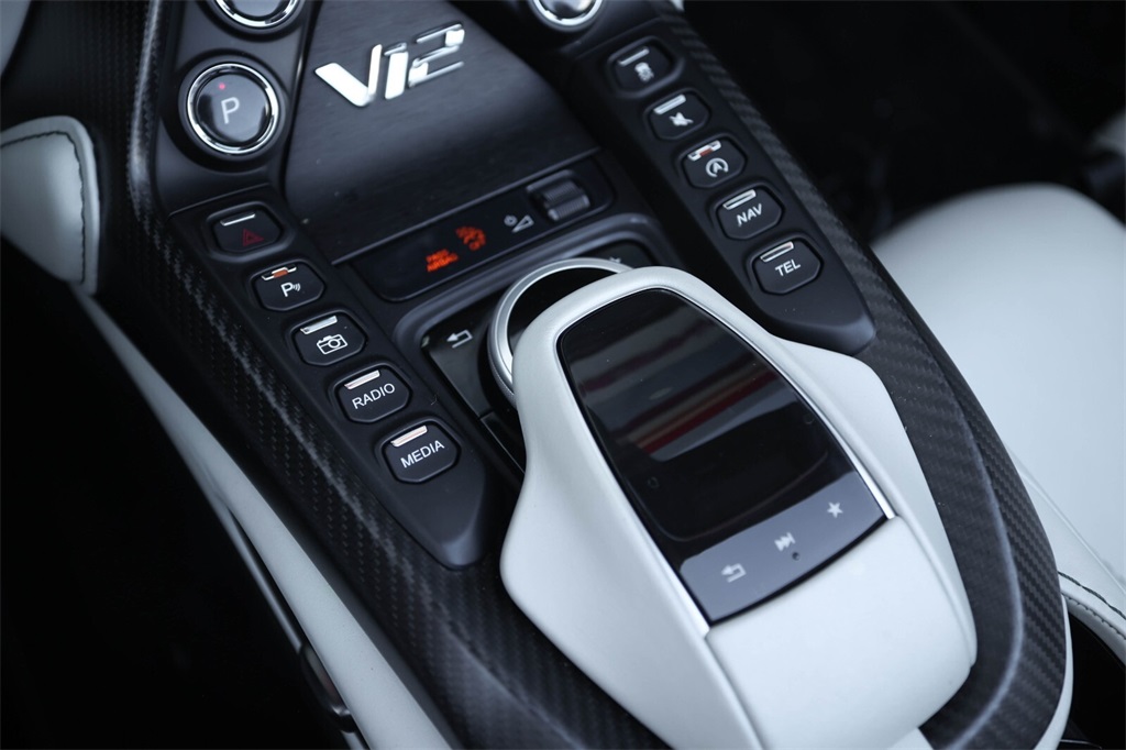 2023 Aston Martin Vantage photo 33