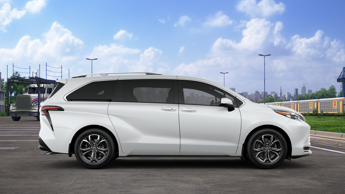 2025 Toyota Sienna Platinum photo 12