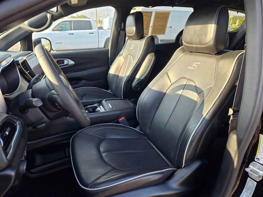 2025 Chrysler Pacifica Limited photo 14